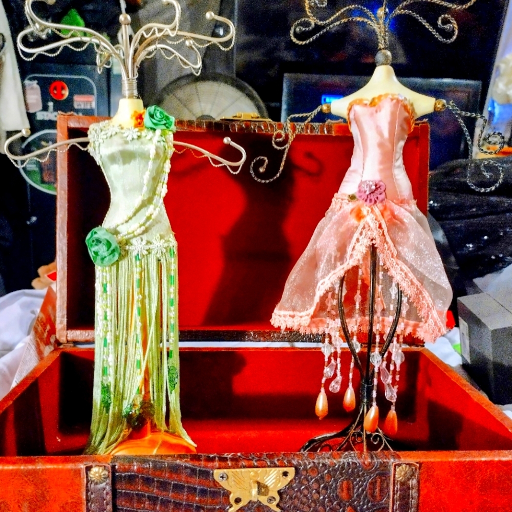 2x Corset jewelry Stands / Holders / Display